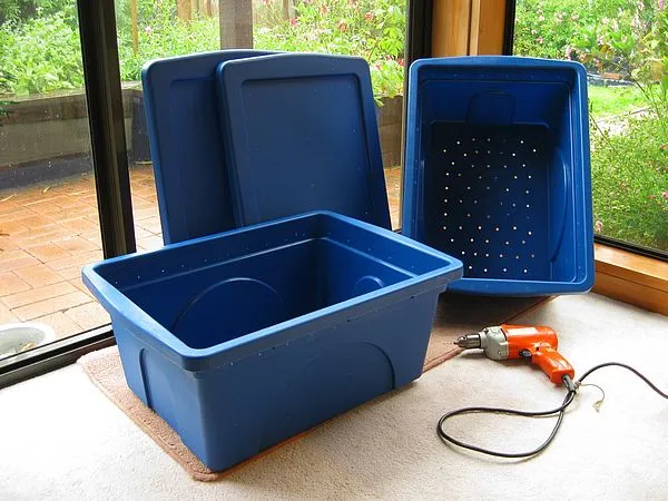 holes in worm bin